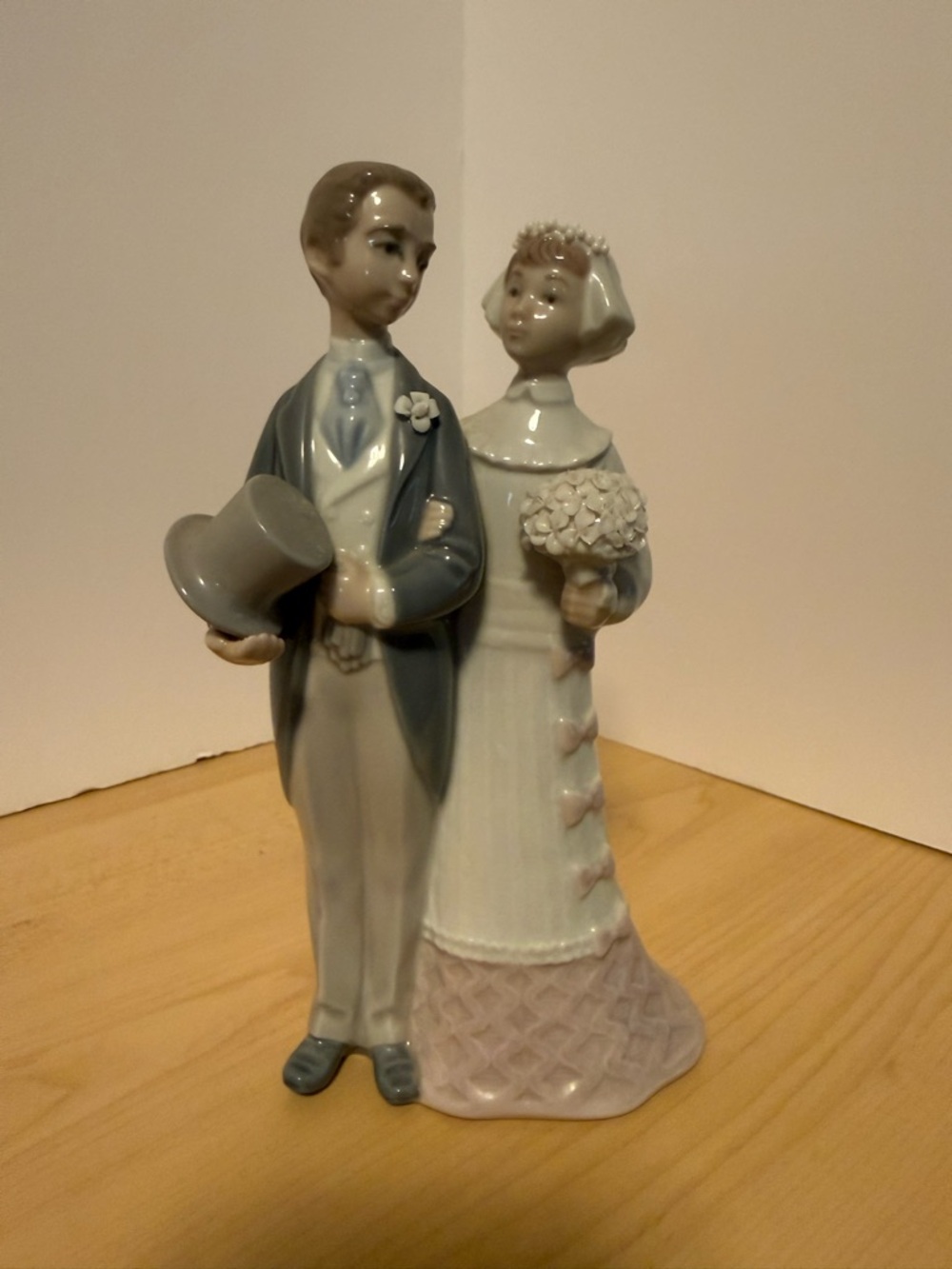 Lladro Fine Porcelain Bride and Groom Retired Figurine